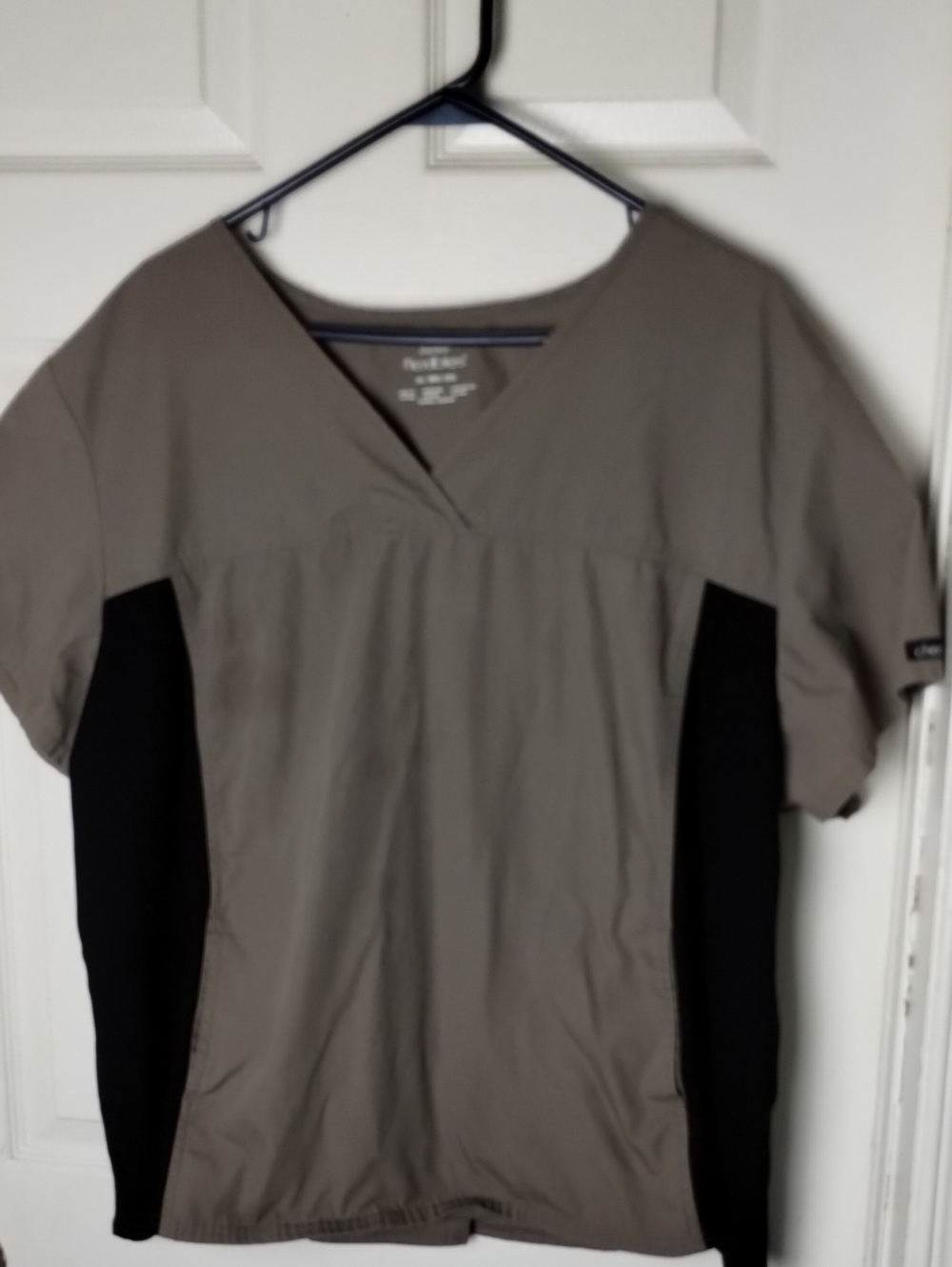 Cherokee Taupe and Black V-Neck Short Sleeve Top. 3XL